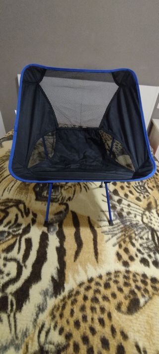 Silla plegable camping azul y negra