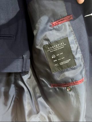 chaqueta y pantalón de traje azul marino