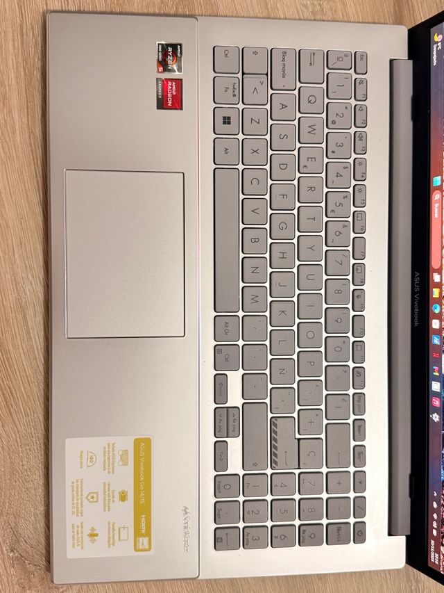 Asus Vivobook Portátil Nuevo AMD RYZEN  AMD RADEON