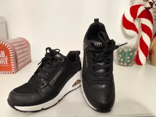 Deportivas Skechers negras y blancas