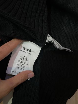 Suéter Ami Paris Negro y Rojo