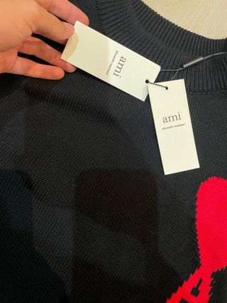 Suéter Ami Paris Negro y Rojo