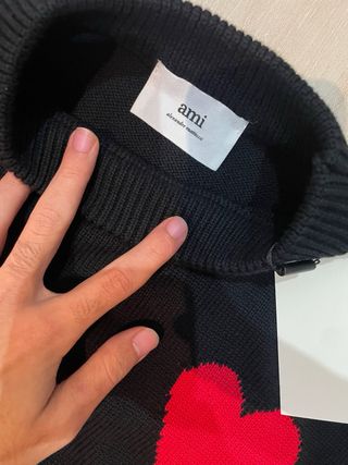 Suéter Ami Paris Negro y Rojo