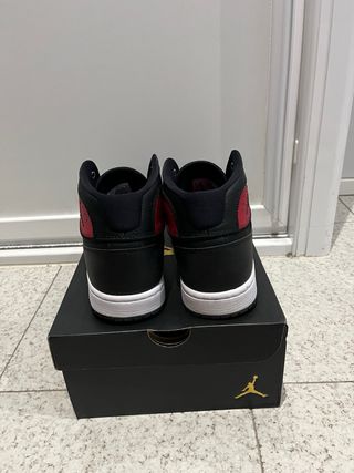Nike Jordan Zapatillas Negras y Rojas