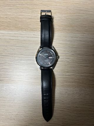 Reloj Lorus Automático Negro y Plateado