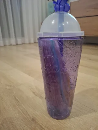 Barbie que cambia de color con hielo