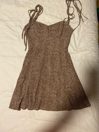 Vestido marrón y rosa con lazada