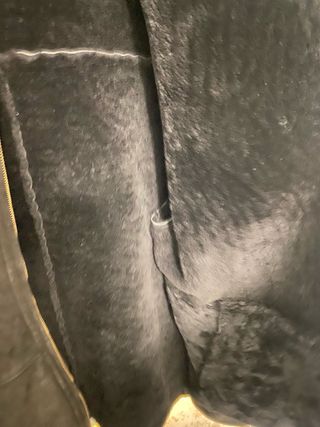 Chaqueta negra con cuello de pelo