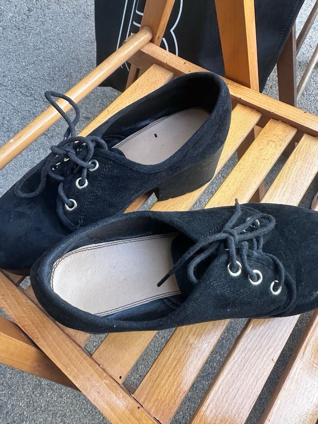 Zapatos negros con tacón