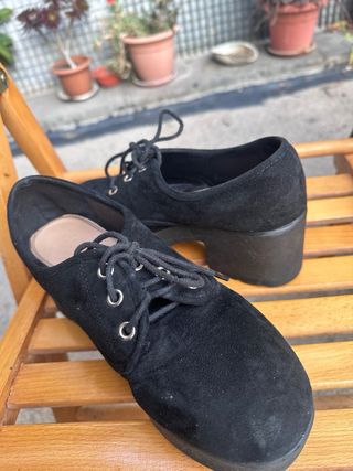 Zapatos negros con tacón