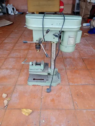 Taladro de columna con tornillo de banco