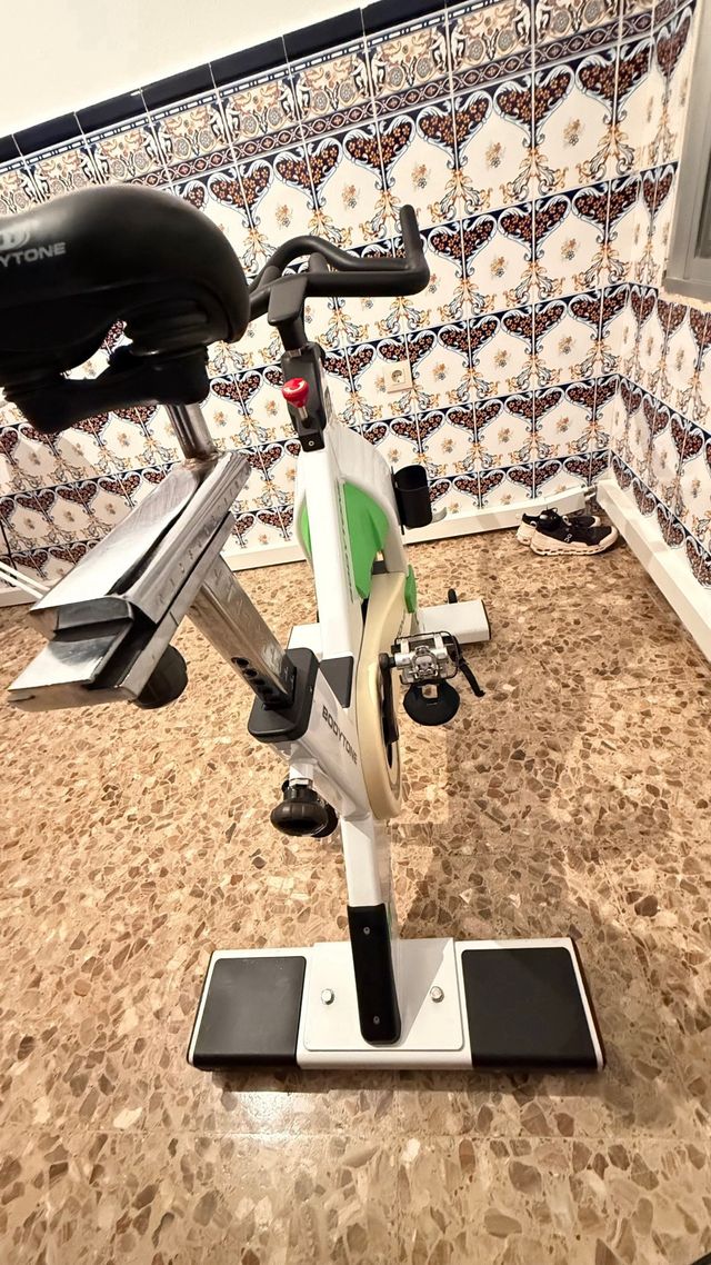 Bicicleta Spinning BODYTONE Monster Poco Uso