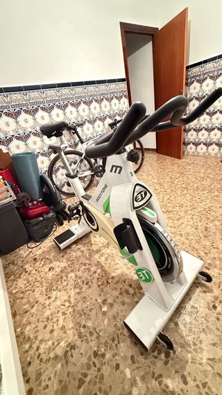 Bicicleta Spinning BODYTONE Monster Poco Uso