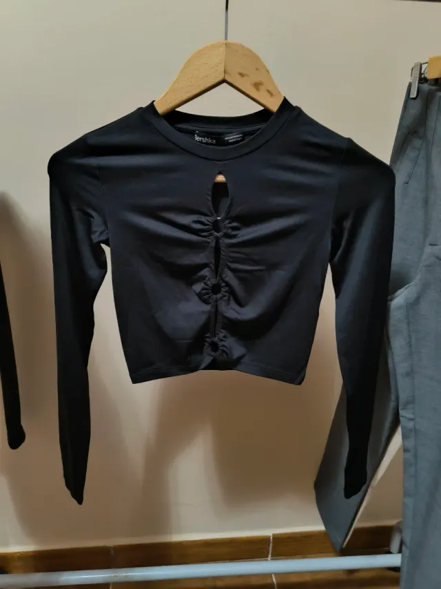 Top Bershka negro manga larga