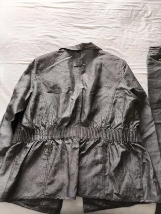 Conjunto chaqueta y pantalón gris