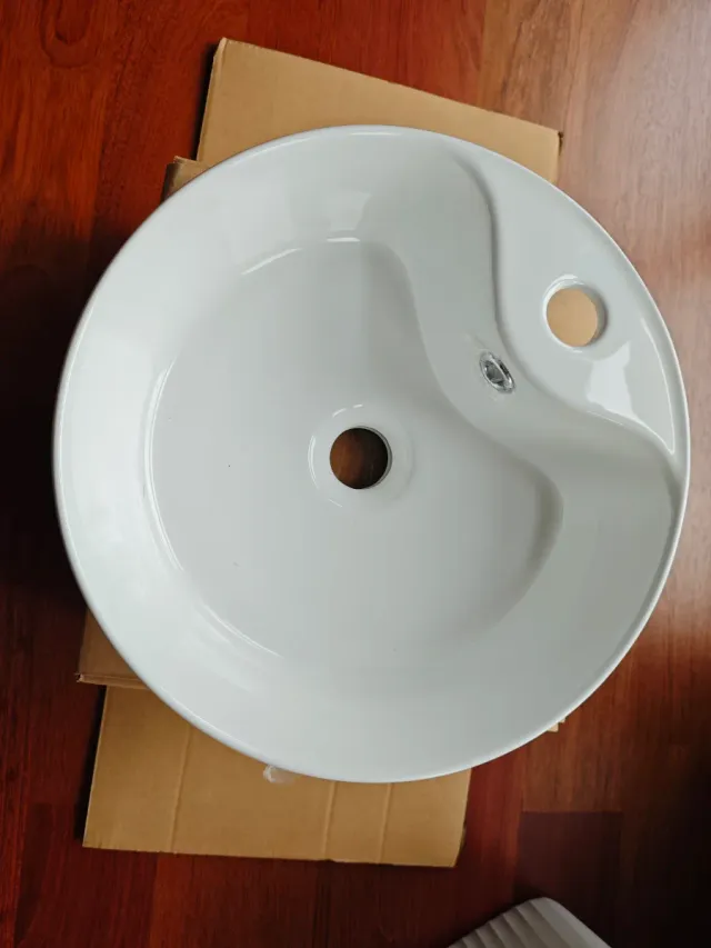 Lavabo de baño de porcelana blanco