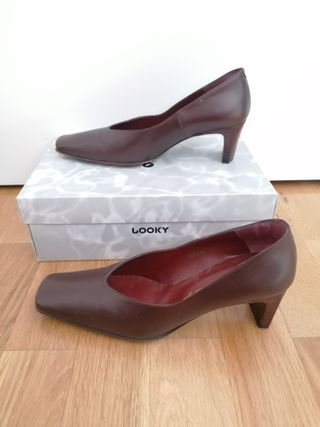 Zapatos de mujer de piel marrón