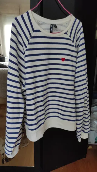 Jersey de algodón y rayas blanco y azul.