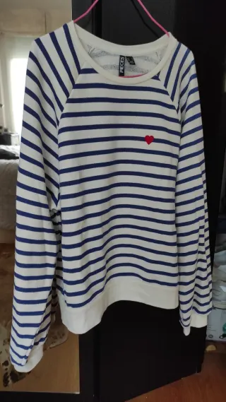 Jersey de algodón y rayas blanco y azul.