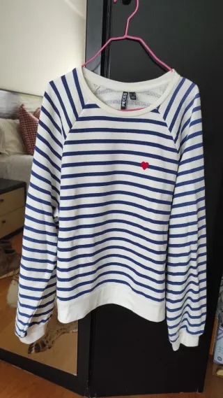 Jersey de algodón y rayas blanco y azul.