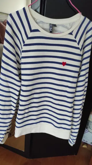 Jersey de algodón y rayas blanco y azul.