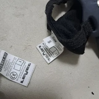 Guanti sci Level tg. 7/S con protezioni.