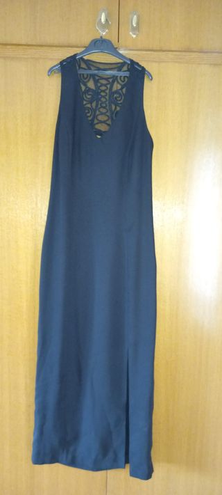 Vestido negro largo con abertura