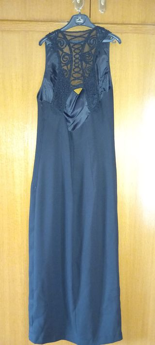 Vestido negro largo con abertura