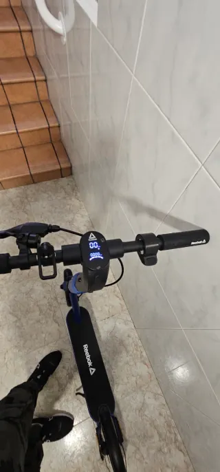 Patinete Eléctrico Reebok - 2 Meses de uso