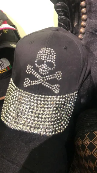 Gorra vaquera con calavera y pedrería