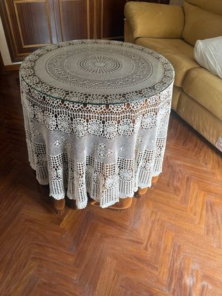 Tavolo camilla vintage con gonne e cristallo