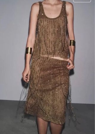 Falda Zara dorada con abalorios