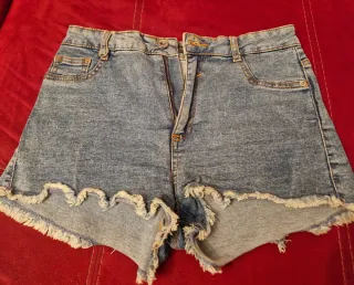 Pantalones cortos vaqueros efecto desgastado