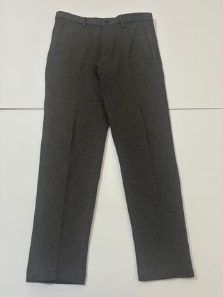 Pantalón gris con estampado tweed de Zara