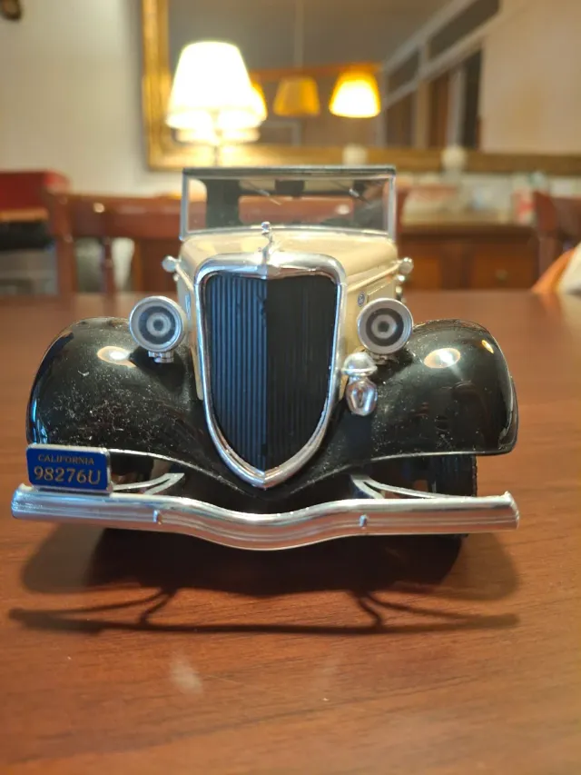 Ford 1934 Descapotable 1:18