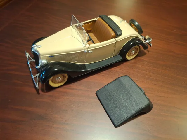 Ford 1934 Descapotable 1:18