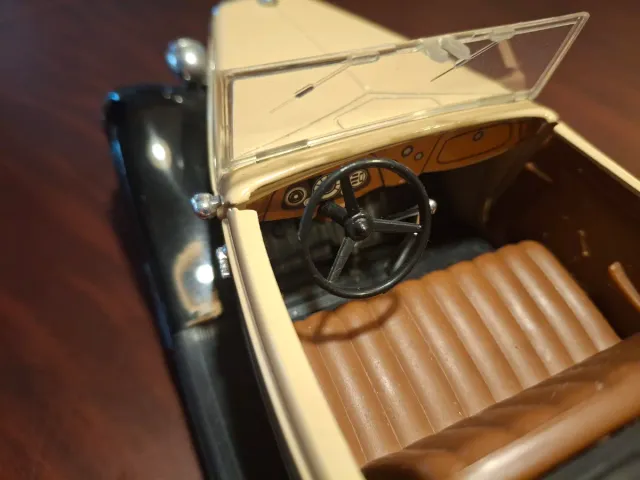 Ford 1934 Descapotable 1:18
