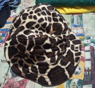 Cappello effetto leopardato beige/marrone