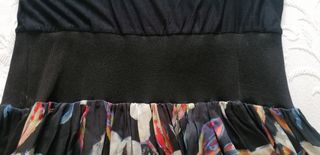 Vestido de fiesta negro con estampado floral