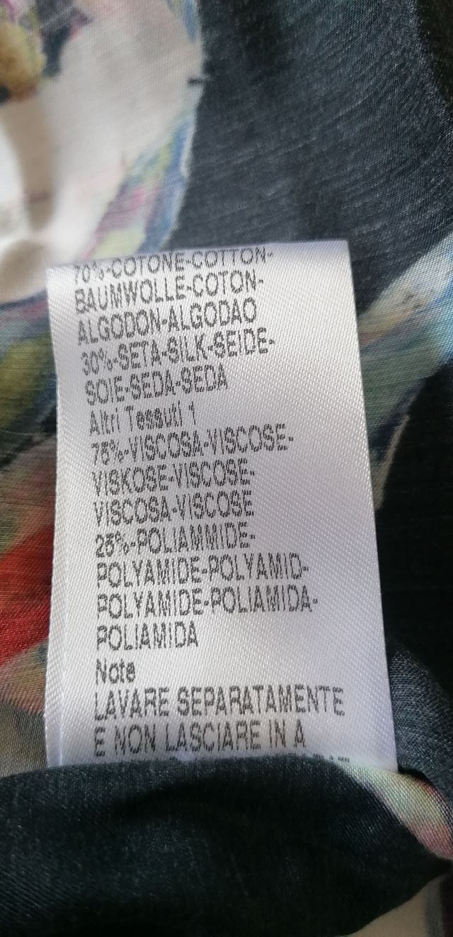 Vestido de fiesta negro con estampado floral