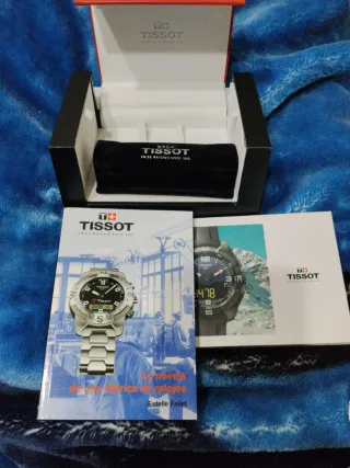 Caja Reloj Tissot + Libro La Novela de una Fábrica