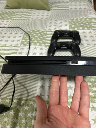 PS4 (PlayStation 4) Negra + 2 Mandos