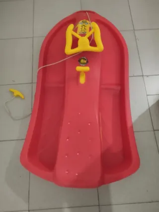 Dos Trineos, el rojo con volante y freno