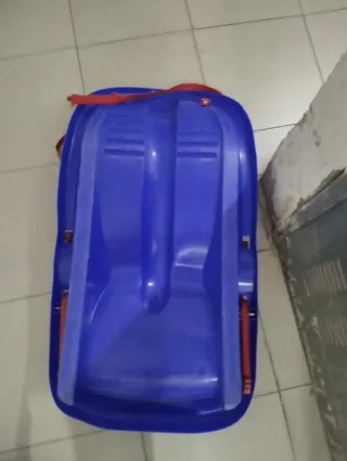 Dos Trineos, el rojo con volante y freno