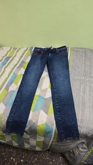 Pantalón de mujer vaquero Salsa con adornos
