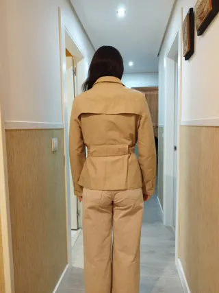 Chaqueta gabardina camel