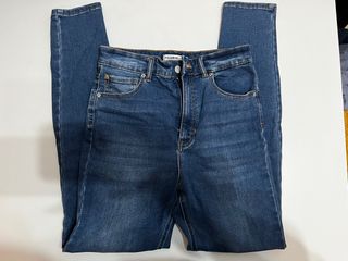 Pantalón vaquero pitillo Pull&Bear azul
