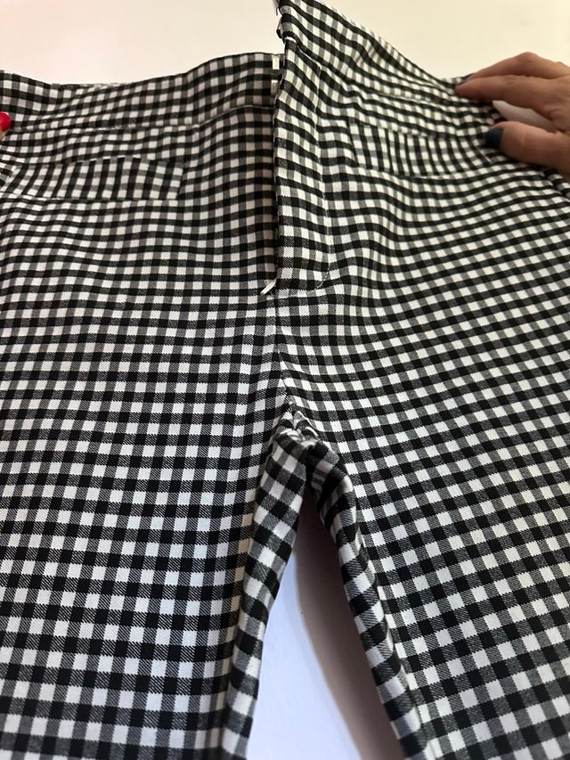 Pantalones Mango cuadros blanco y negro