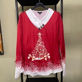 Camiseta Navideña con Árbol y Copos de Nieve