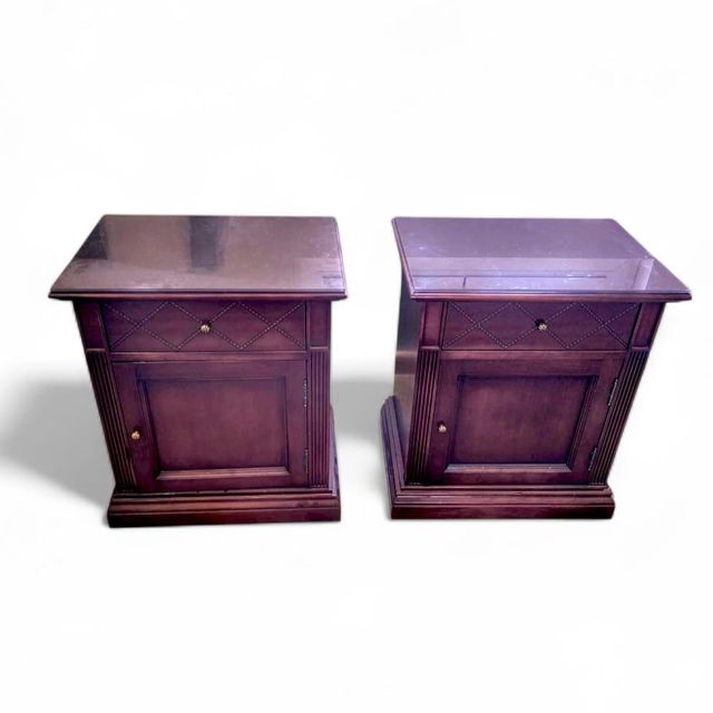 Mesitas de noite de madeira